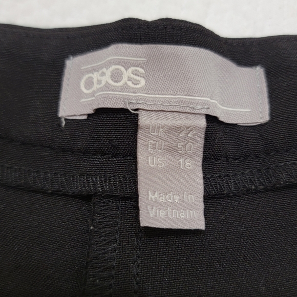 ASOS women's cropped trousers. - Picture 3 of 8
